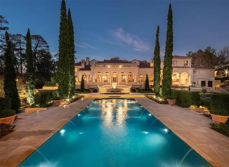 Indulge in Opulence and Luxury at this Magnificent Houston Estate
