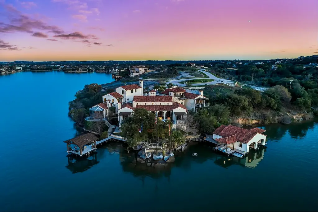One of the Finest Properties in the Texas Hill Country Offers Turn-key and High-end Luxury Interior Asked $10,250,00