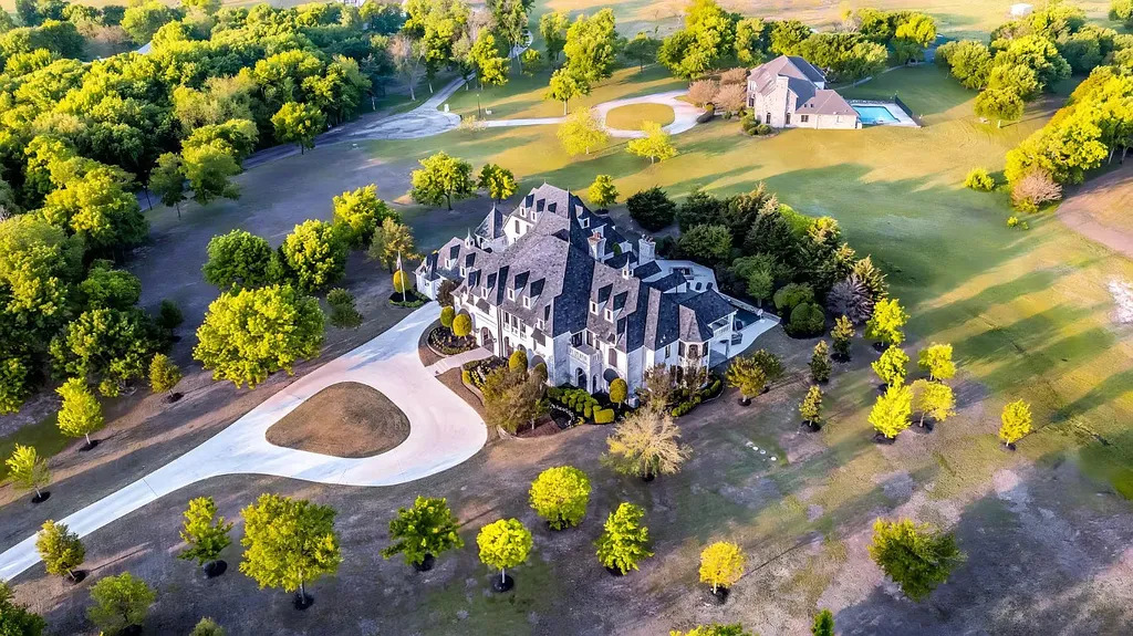 This Iconic Sherman Home Let You Enjoy North Texas Land, Luxury and Lakes Asking for $3.2 Million