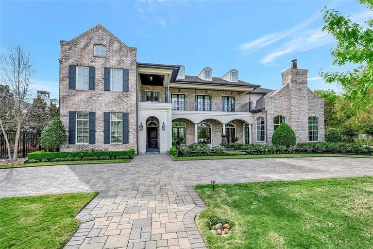 This Stunning Luxury Custom Home, a True Masterpiece in Houston Features Fabulous Floor Plan and High-quality Finishes Asked $4,190,000