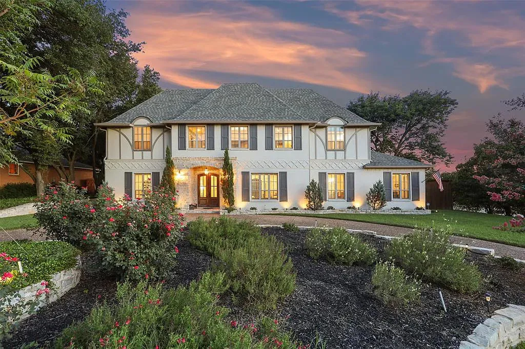 Listed at $2,075,000, this Elegant Dallas Home Gives You all the Security and Privacy You​​‌​​​​‌​‌​​​‌​​​​‌‌​​​​​​‌‌​​​​ Need