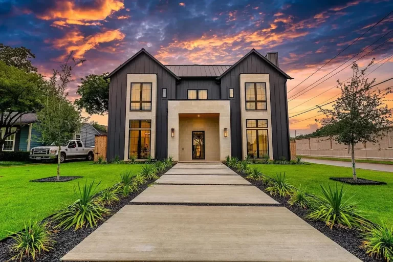 The Newly Completed Luxury Home in Dallas with the Natural Light throughout and High End Finish Asked $2,949,000