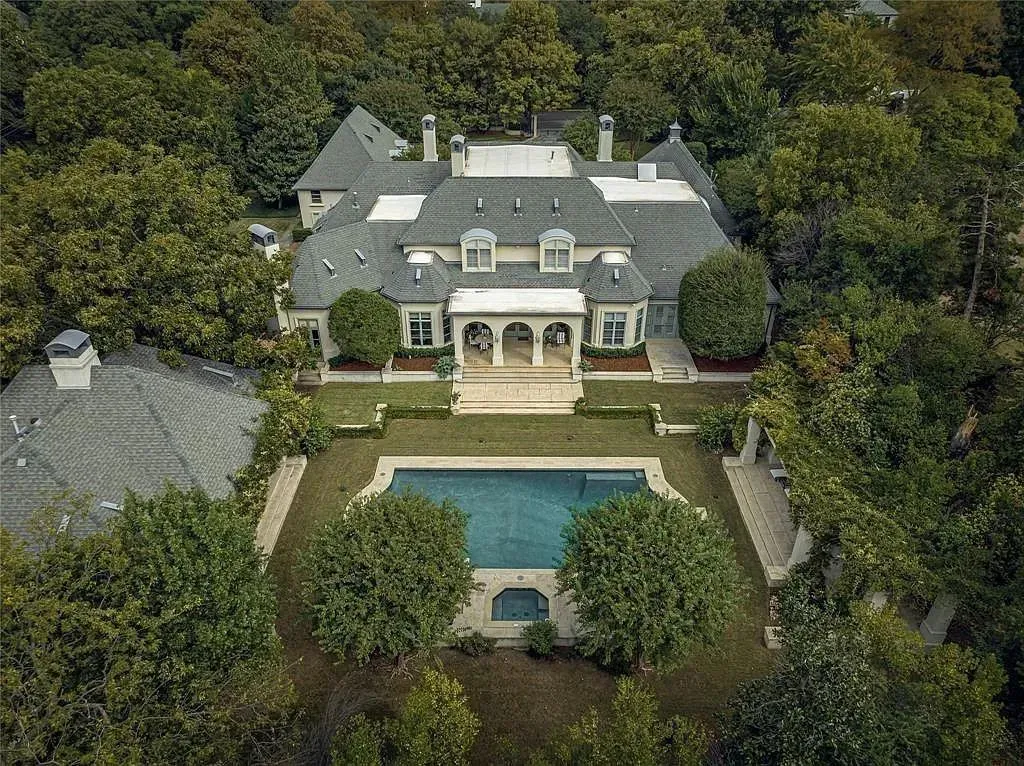 This Exquisite French Estate in Dallas Boasts Expansive Galleries and Captivating Vistas