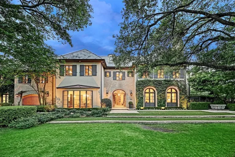 Stunning Houston Estates Offers Sprawling Living Spaces, an Outdoor Oasis & a Near-endless List of Luxurious Upgrades Asked $5,950,000