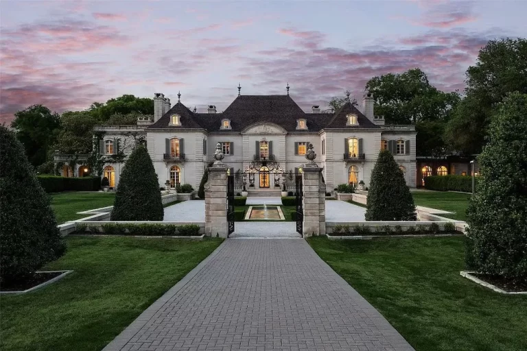 Discover the Exquisite and Incomparable Private Dallas Estate, a True Symbol of Luxury and Artistry