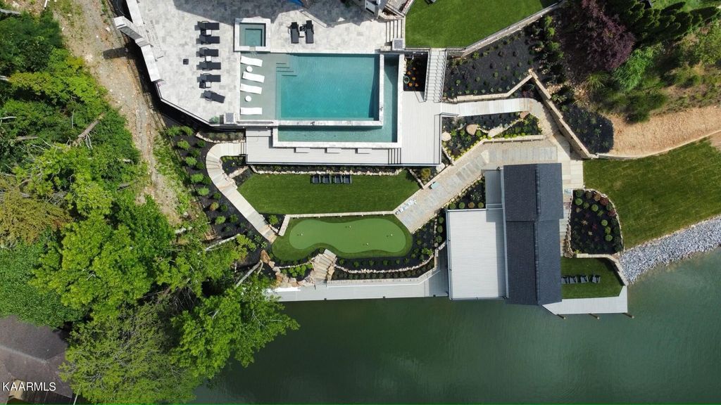 Awe inspiring residence with water views and privacy in knoxville tennessee listed at 5. 495 million 10