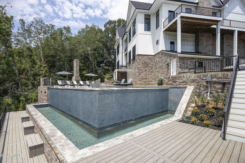 Awe inspiring residence with water views and privacy in knoxville tennessee listed at 5. 495 million 51
