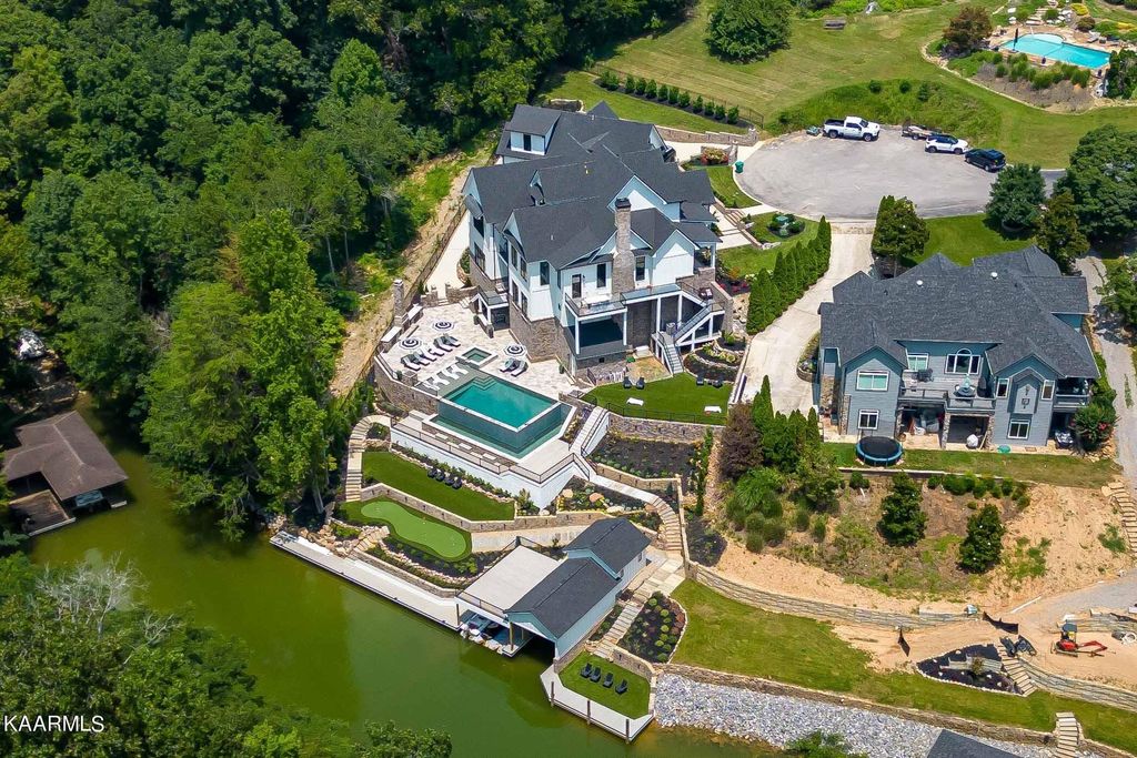 Awe inspiring residence with water views and privacy in knoxville tennessee listed at 5. 495 million 57
