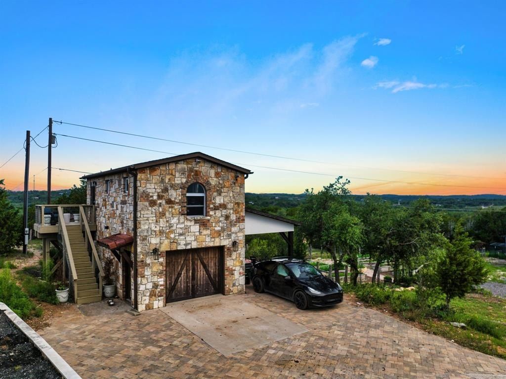 Captivating blend of modern and rustic italian farmhouse retreat in scenic hill country spicewood now available for 3. 2 million 28
