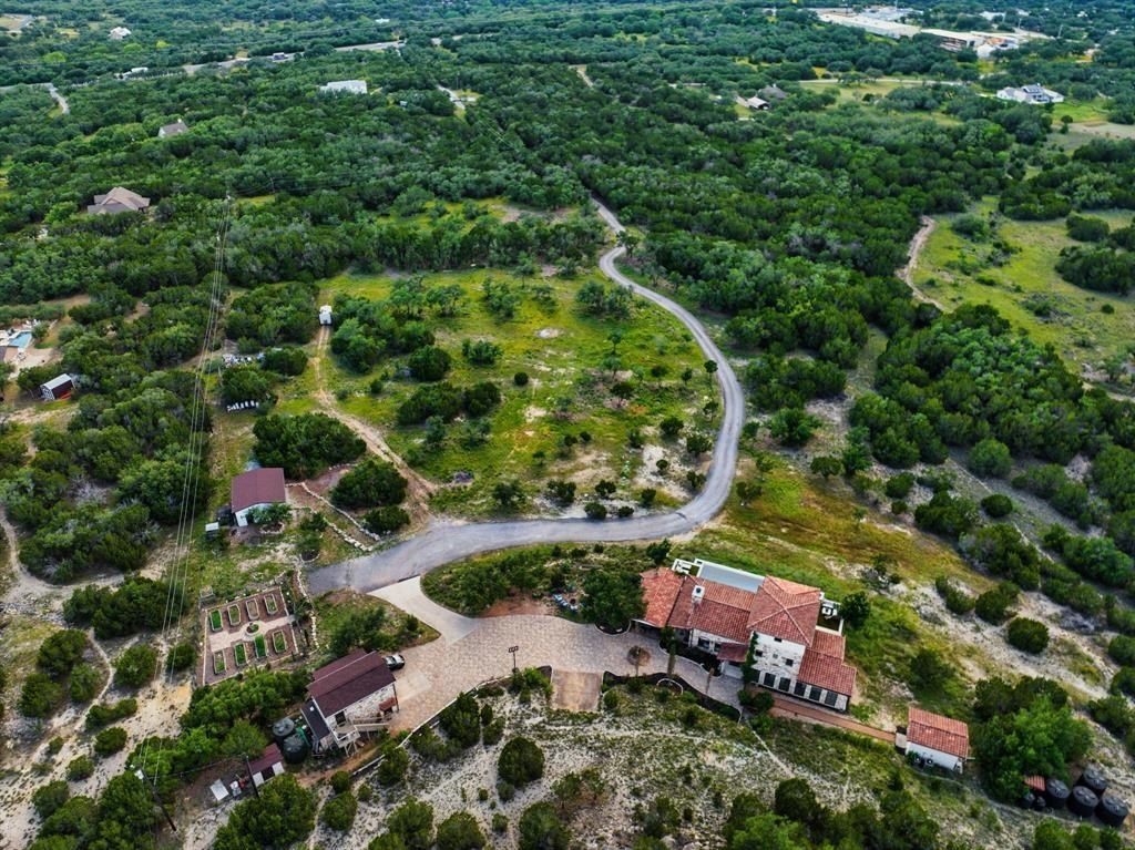 Captivating blend of modern and rustic italian farmhouse retreat in scenic hill country spicewood now available for 3. 2 million 31