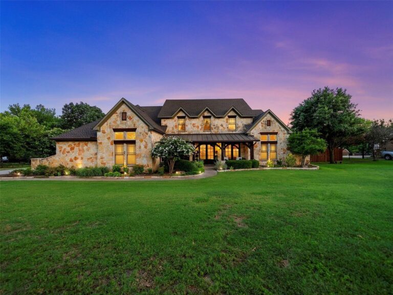 Captivating Tim Jackson-Built Masterpiece: Private Oasis with Creek Views in Frisco, Texas