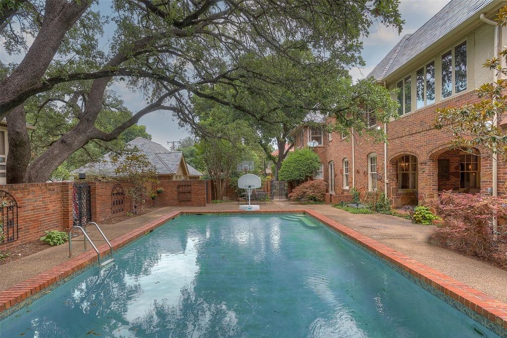 Early english revival masterpiece 1930 home by architect joseph pelich listed at 2. 595 million in fort worth texas 31
