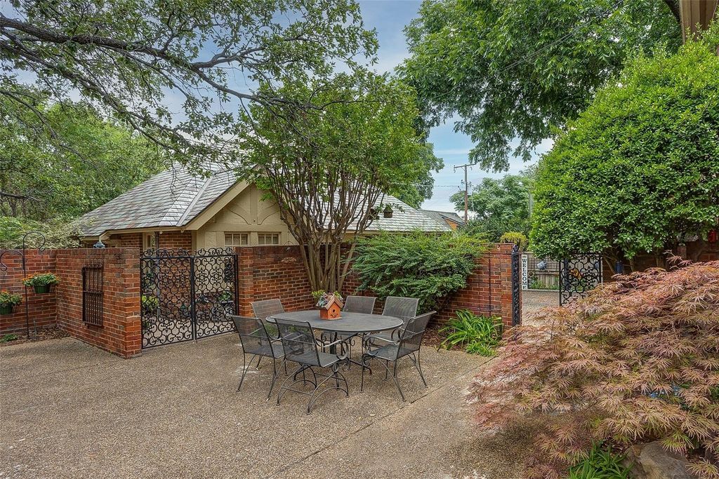 Early english revival masterpiece 1930 home by architect joseph pelich listed at 2. 595 million in fort worth texas 33