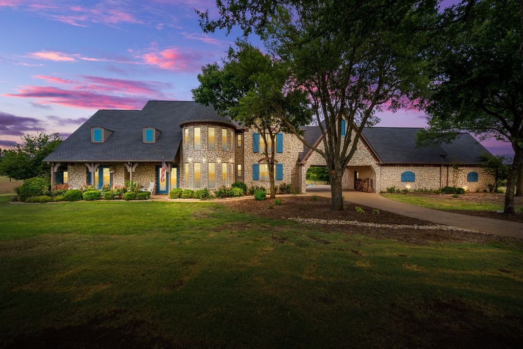 Elegant Fort Worth Equestrian Estate: 20.34 Acres of Gated Splendor, Priced at $1,999,900