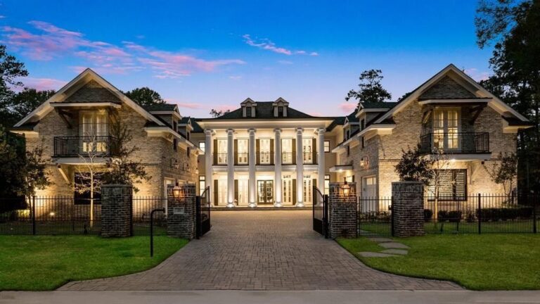 Elegant Grand Estate with Traditional Charm for Private Entertaining in The Woodlands, Texas