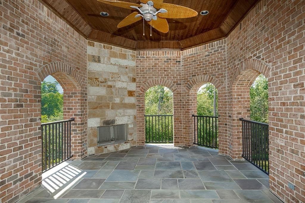 Exceptional custom home along player golf course in gated gary glen the woodlands texas available for 2. 898 million 47