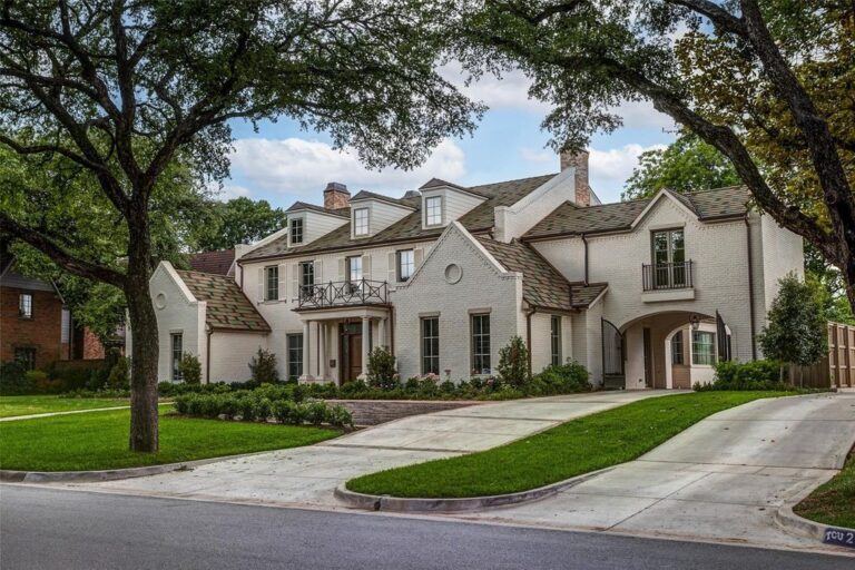 Fort Worth’s Finest: Impeccable Custom Home Boasting Open Concept Living