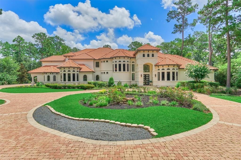 Lavishly Renovated Property Offering a Luxurious Lifestyle in The Woodlands, Texas Listed at $2.95 Million
