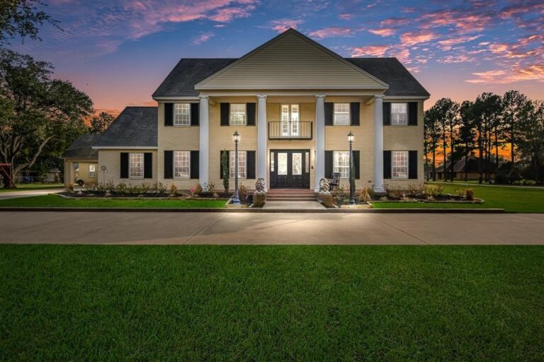 Luxurious $2.25 Million Listing: Remodeled Home in Central Katy, Highlighting Modern Upgrades and Opulent Features