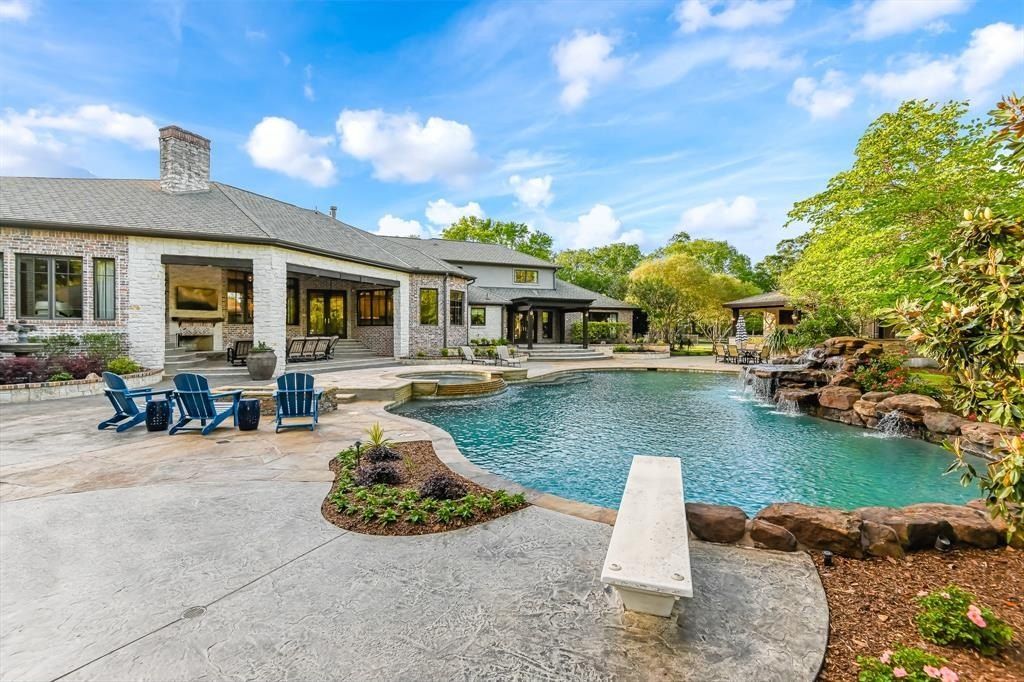 Luxurious custom estate set on expansive 3 acres in katy texas asking 2. 85 million 18