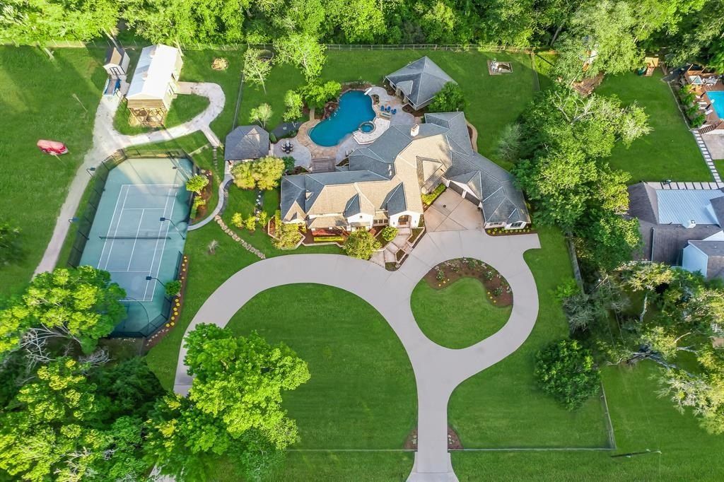 Luxurious custom estate set on expansive 3 acres in katy texas asking 2. 85 million 7 1