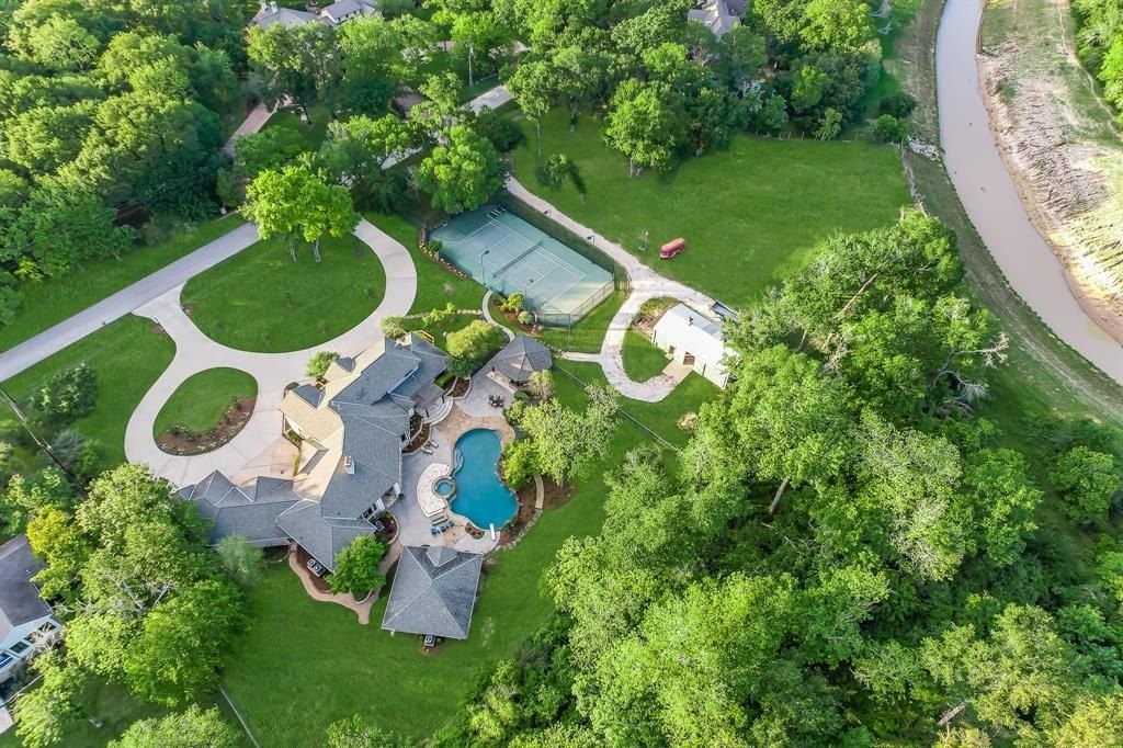 Luxurious custom estate set on expansive 3 acres in katy texas asking 2. 85 million 8