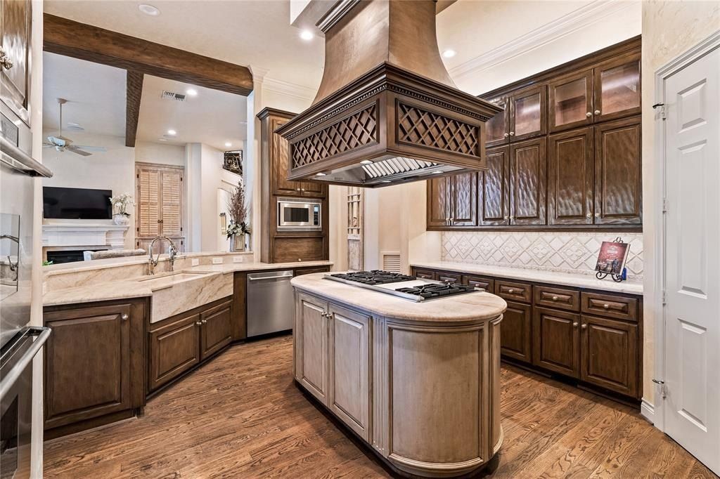 Luxurious custom home with breathtaking golf course views in sugar land priced at 3 million 25