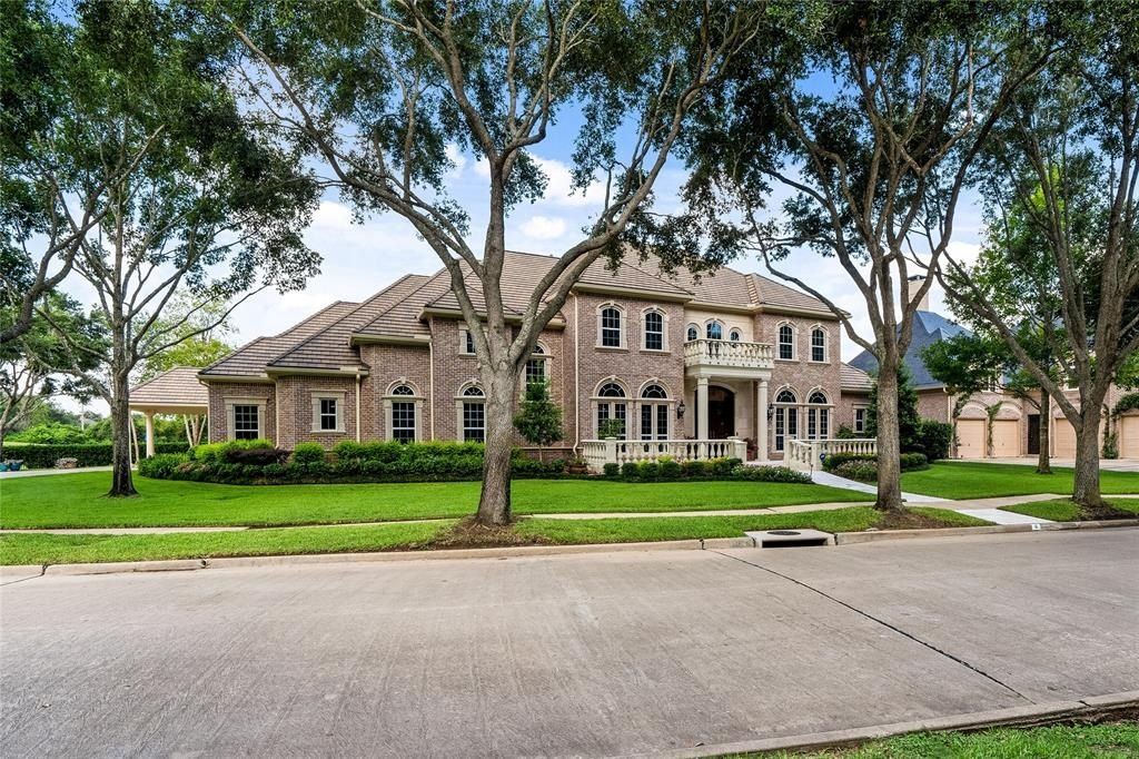 Luxurious custom home with breathtaking golf course views in sugar land priced at 3 million 3
