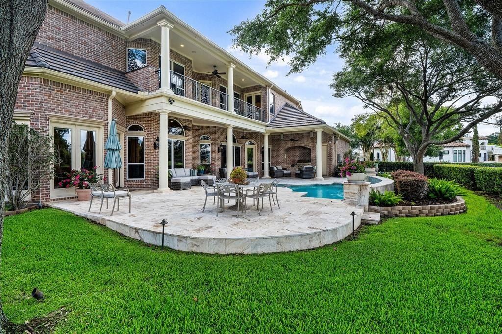 Luxurious custom home with breathtaking golf course views in sugar land priced at 3 million 41