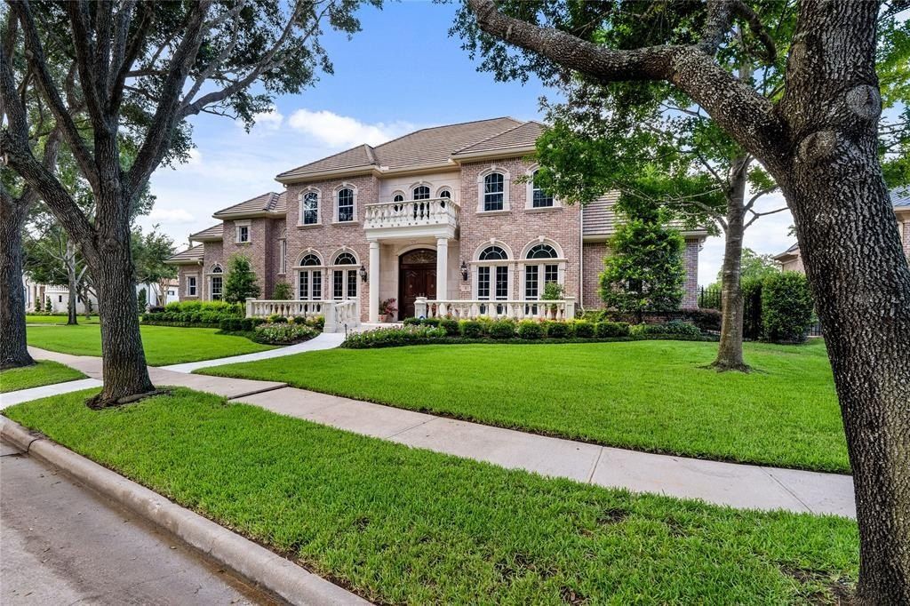 Luxurious custom home with breathtaking golf course views in sugar land priced at 3 million 6