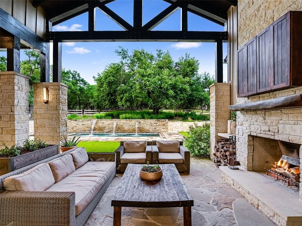Luxurious estate surrounded by privacy in an exclusive equestrian community in austin texas priced at 4. 5 million 23