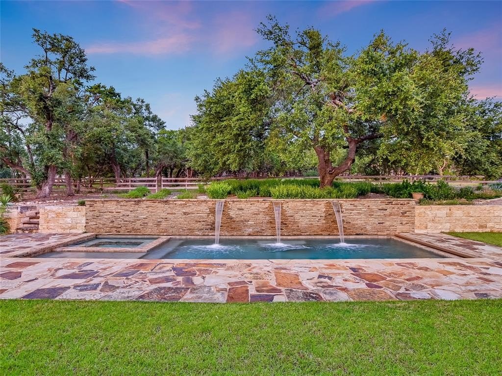 Luxurious estate surrounded by privacy in an exclusive equestrian community in austin texas priced at 4. 5 million 3