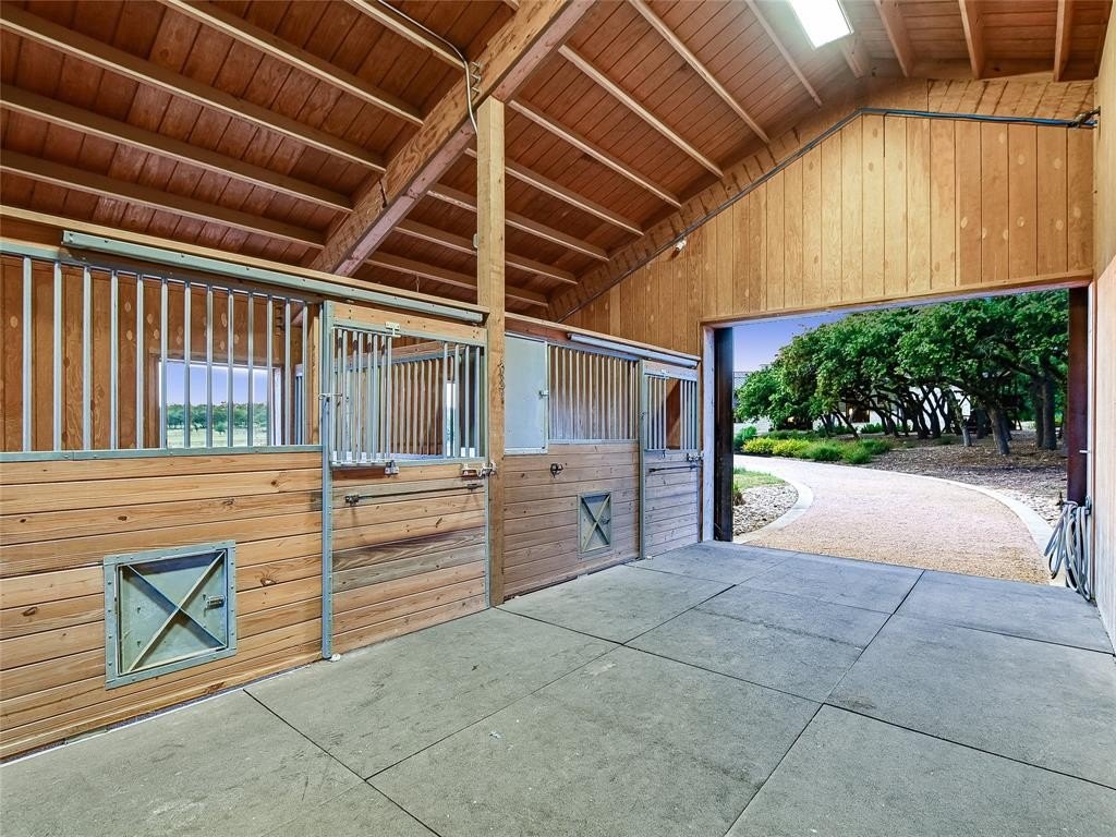 Luxurious estate surrounded by privacy in an exclusive equestrian community in austin texas priced at 4. 5 million 33