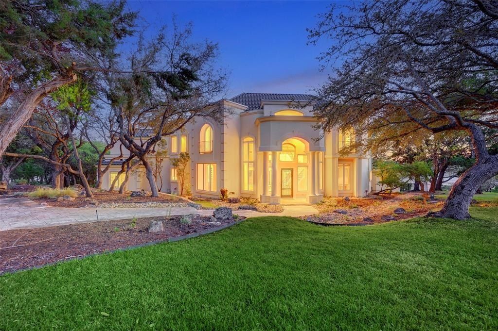 Luxurious lake travis estate on 2. 95 acres in gated community listed for 2999999 1