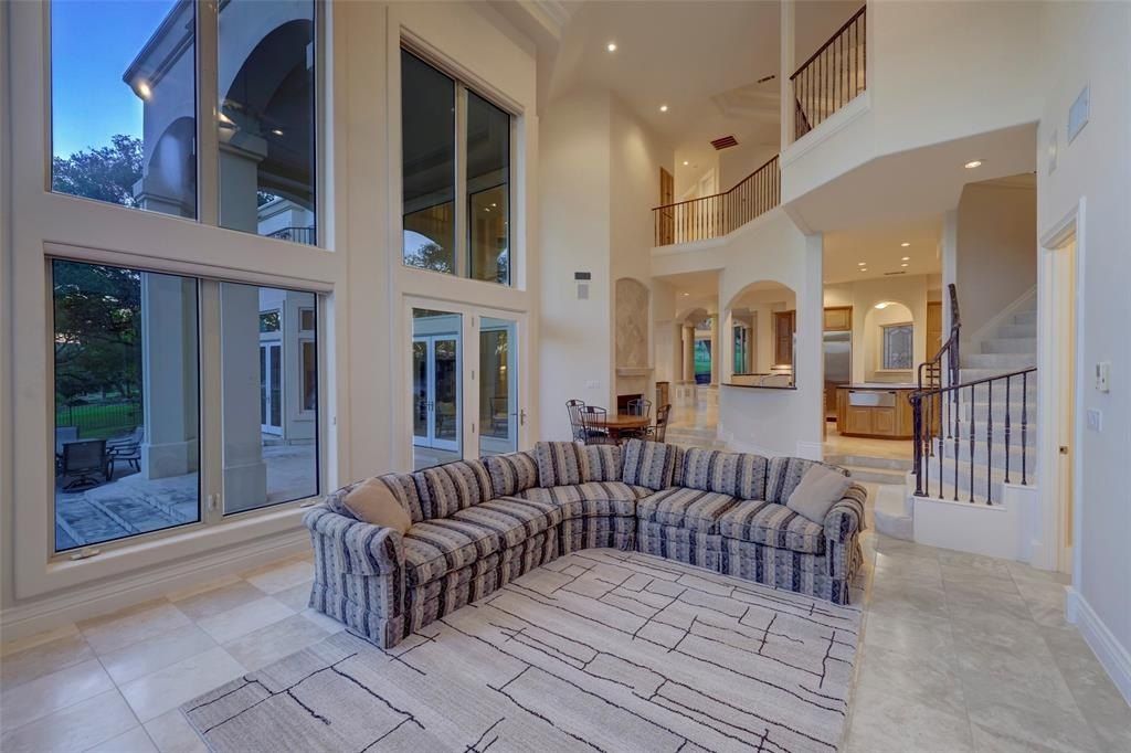 Luxurious lake travis estate on 2. 95 acres in gated community listed for 2999999 14