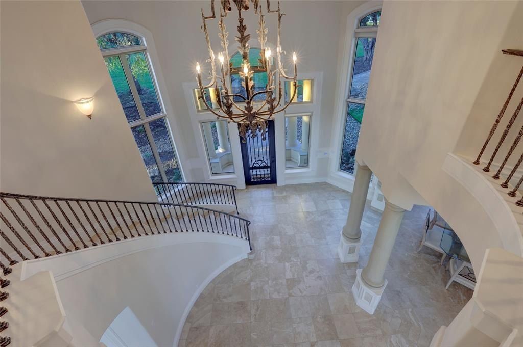 Luxurious lake travis estate on 2. 95 acres in gated community listed for 2999999 15