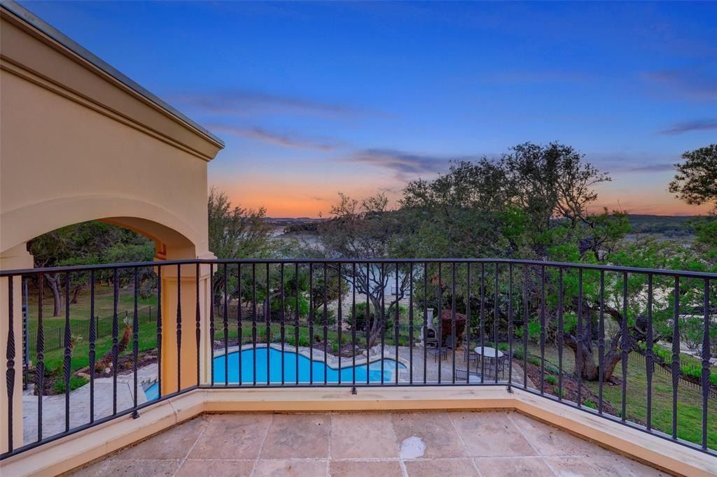 Luxurious lake travis estate on 2. 95 acres in gated community listed for 2999999 17
