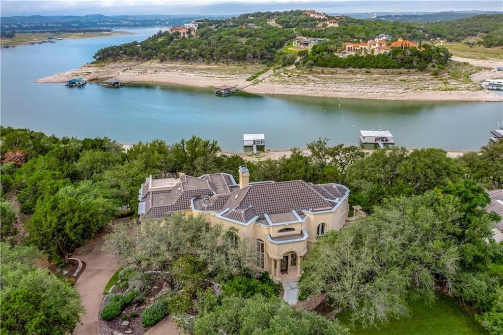 Luxurious lake travis estate on 2. 95 acres in gated community listed for 2999999 3