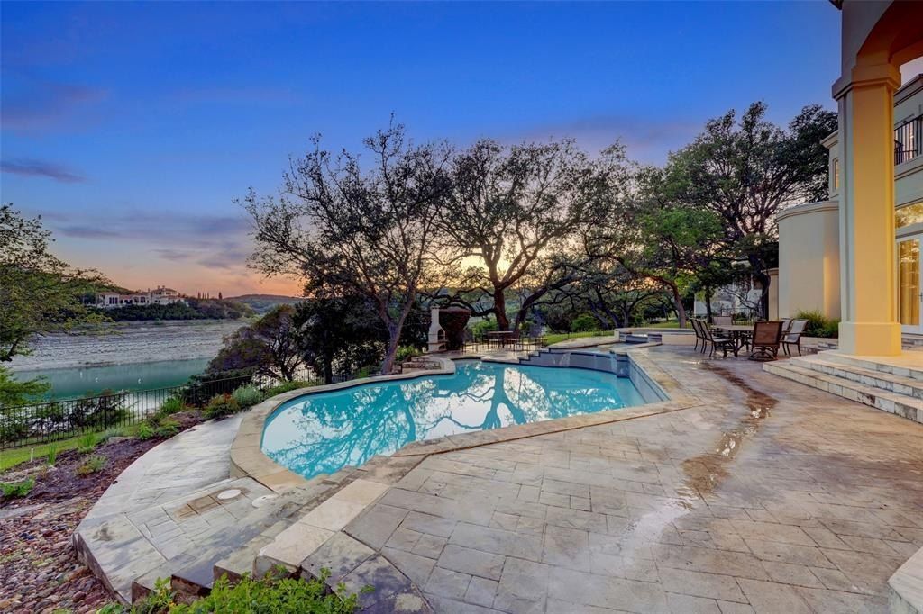 Luxurious lake travis estate on 2. 95 acres in gated community listed for 2999999 30