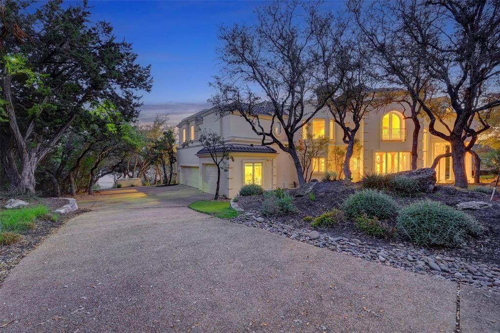 Luxurious lake travis estate on 2. 95 acres in gated community listed for 2999999 33