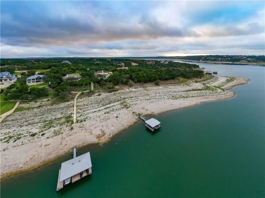 Luxurious lake travis estate on 2. 95 acres in gated community listed for 2999999 38