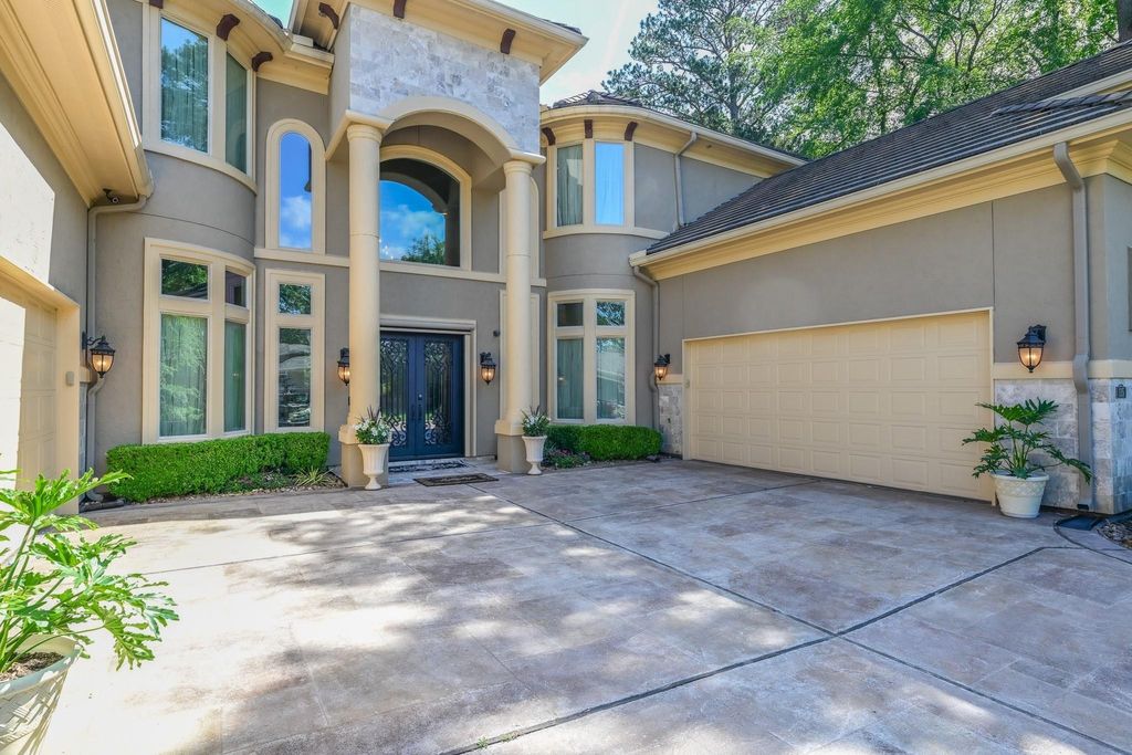 Luxurious montgomery texas home perfect for entertaining priced at 1. 4 million 3