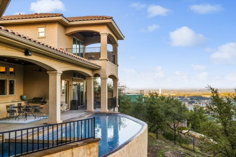 Luxury Redefined: Breathtaking Views, Infinity Pool, and Timeless Design in Lakeway, Texas