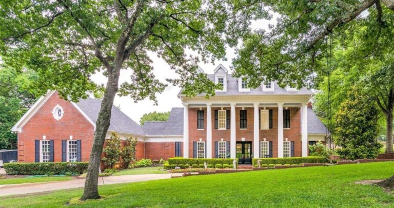 Luxury and Charm Redefined: Fairview’s Enchanting Home at $2.395 Million