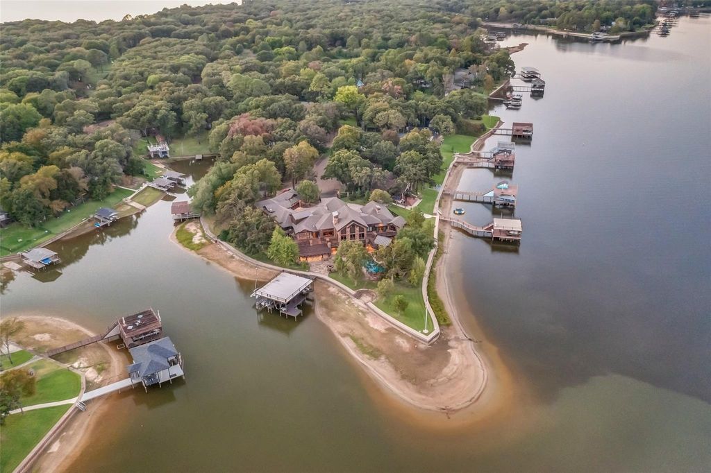 Mabanks breathtaking lakefront home hits the market at 7. 1 million 39