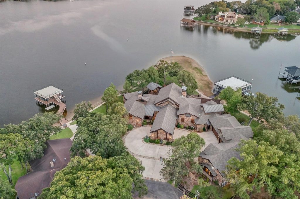 Mabanks breathtaking lakefront home hits the market at 7. 1 million 4