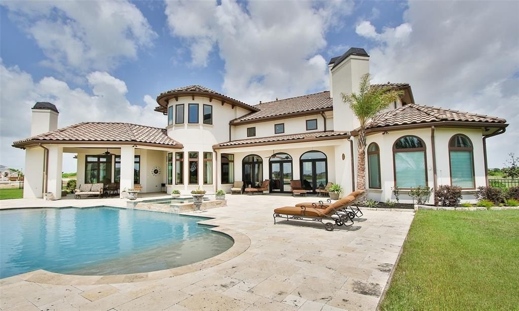 Magnificent Residence in Prestigious August Lakes, Katy – Your Daily Getaway in a Lavish Water Sports Haven Priced at $2.325 Million