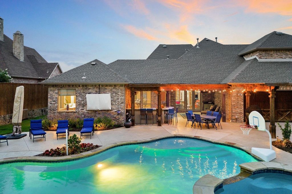 Magnificent resort style residence in castle hills estate lewisville listed at 1. 795 million 39