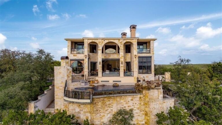Perched Atop Lake Travis: Breathtaking Water and Light Vistas Define This Austin Home