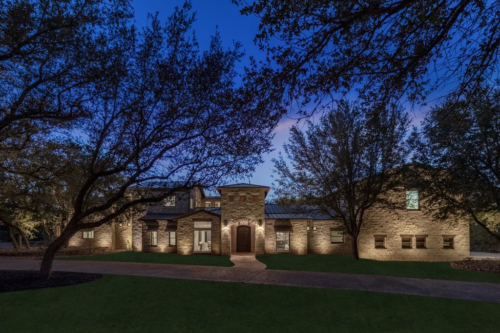 Secluded elegance in spicewood a tranquil haven for elegant living and captivating entertaining listed at 3. 295 million 43